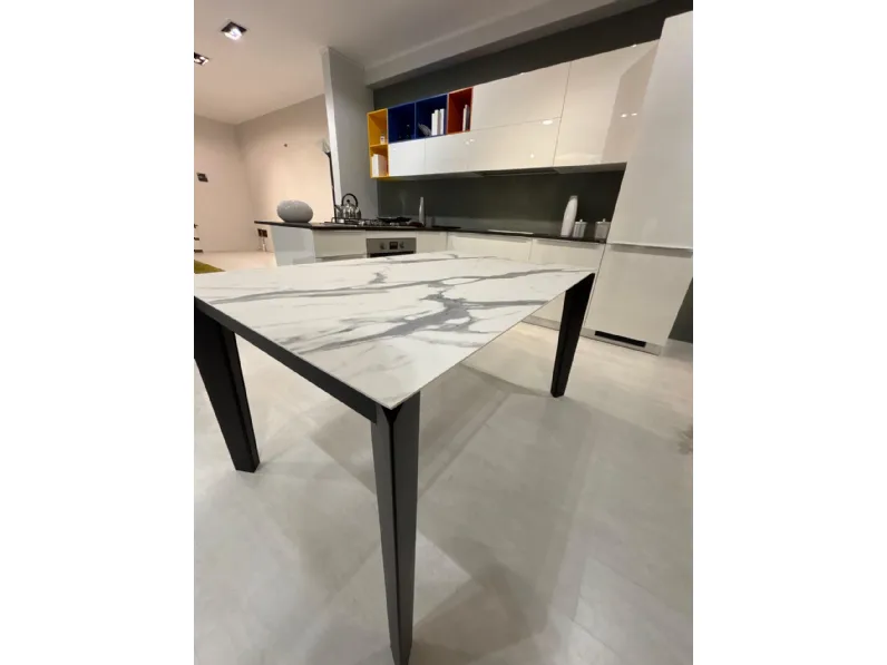 Tavolo Infinity di Scavolini scontato del 30%