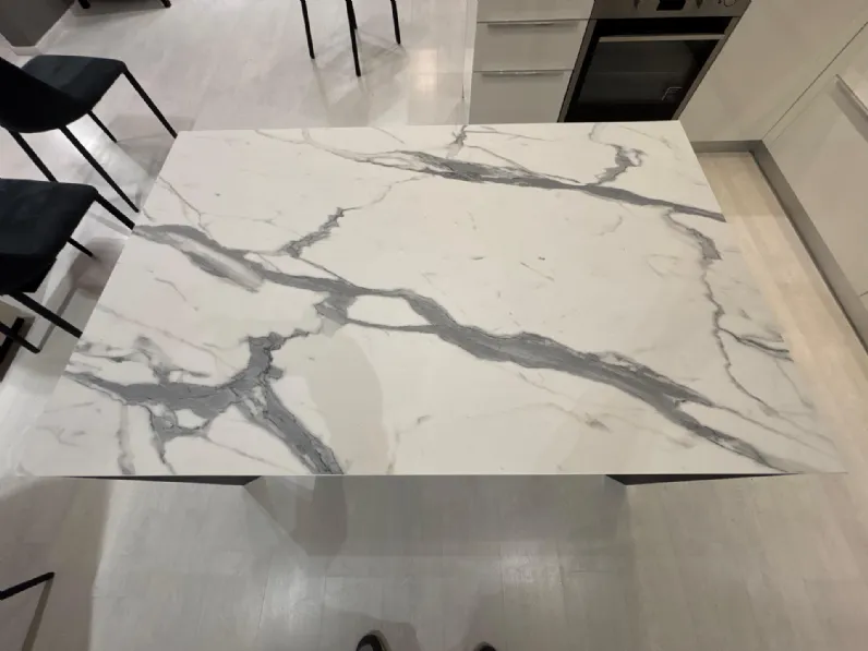 Tavolo Infinity di Scavolini scontato del 30%
