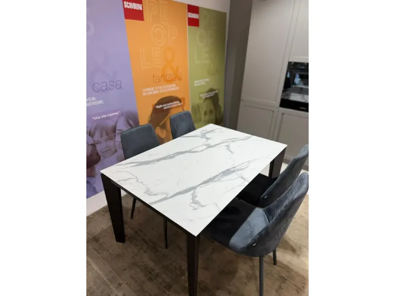 Tavolo Infinity di Scavolini scontato del 30%