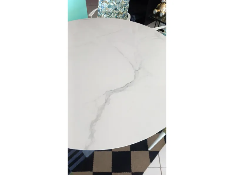 Tavolo in ceramica rotondo Glossy xxl Kartell in offerta outlet