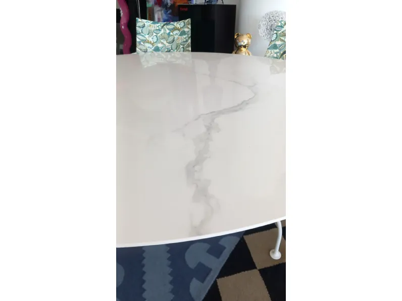 Tavolo in ceramica rotondo Glossy xxl Kartell in offerta outlet