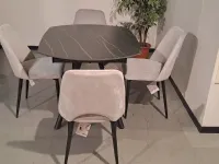 Tavolo ovale in ceramica Logan di Ingenia in Offerta Outlet