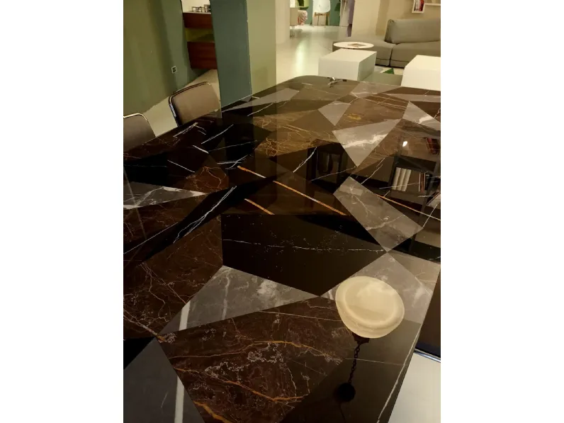Tavolo in vetro sagomato Meet limited edition Lago a prezzo scontato