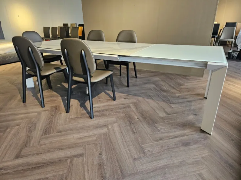 Tavolo rettangolare in vetro Metro'  di Ozzio in Offerta Outlet