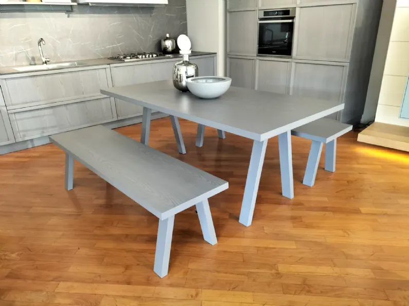 Tavolo Newport di Stosa scontato del 50%