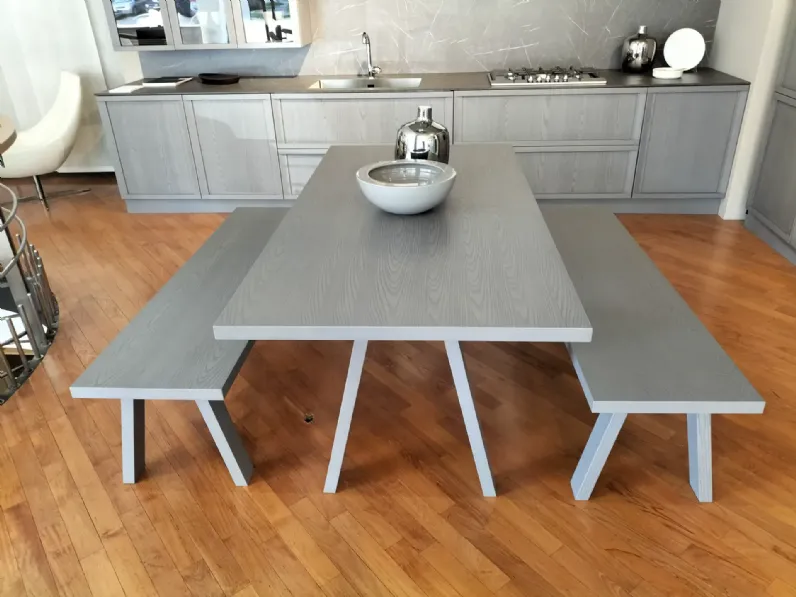 Tavolo Newport di Stosa scontato del 50%