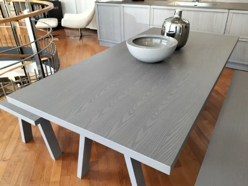 Tavolo Newport di Stosa scontato del 50%