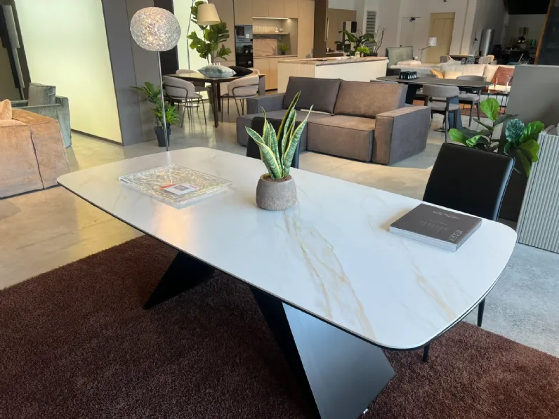 Tavolo allungabile Thanos x Stones a soli 1900 Euro