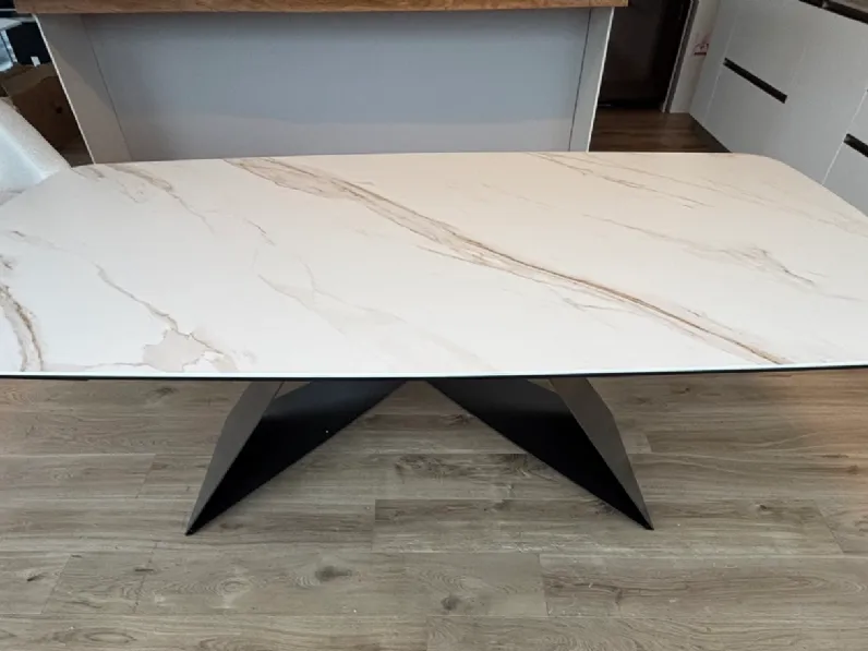 Tavolo ovale in ceramica Thanos x di Stones in Offerta Outlet