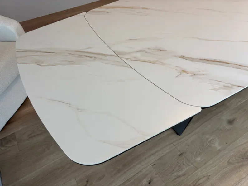 Tavolo ovale in ceramica Thanos x di Stones in Offerta Outlet
