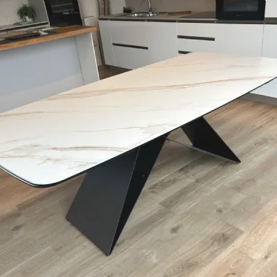 Tavolo ovale in ceramica Thanos x di Stones in Offerta Outlet