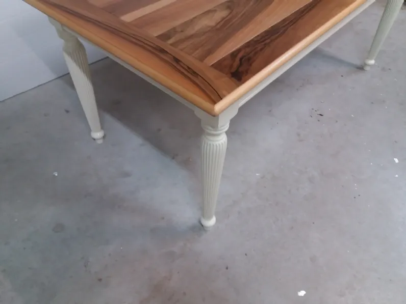 Tavolo in legno rettangolare Modello i solisti Artigianale in offerta outlet