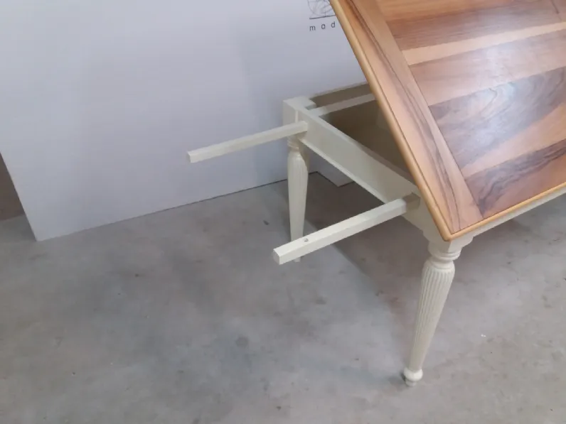 Tavolo in legno rettangolare Modello i solisti Artigianale in offerta outlet