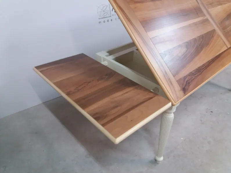 Tavolo in legno rettangolare Modello i solisti Artigianale in offerta outlet