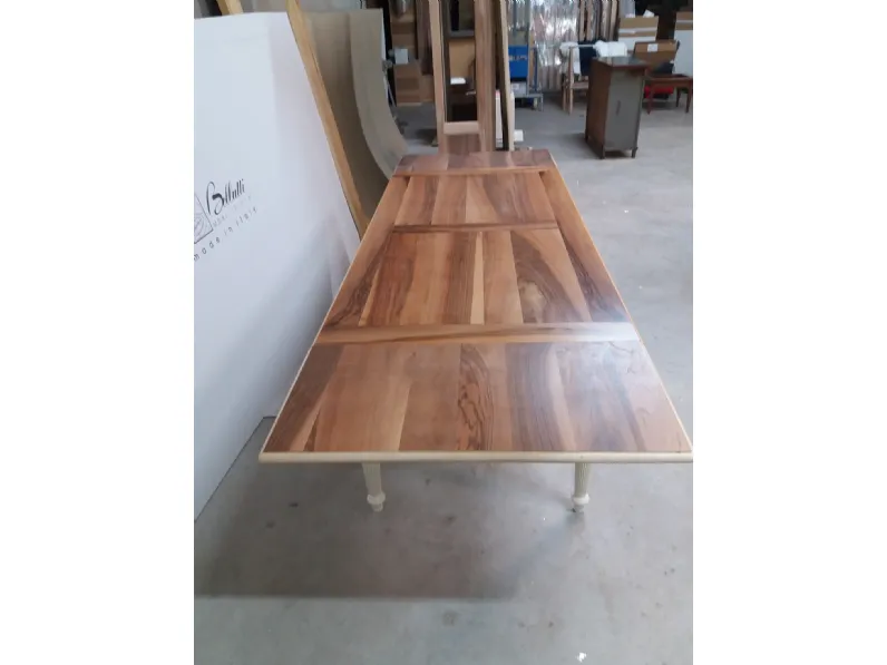 Tavolo in legno rettangolare Modello i solisti Artigianale in offerta outlet