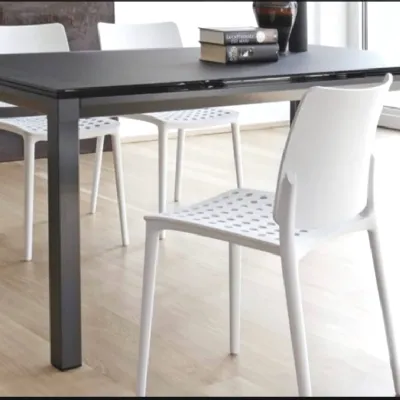 Tavolo chat 130  grigio carbone magis Bonaldo a prezzo ribassato