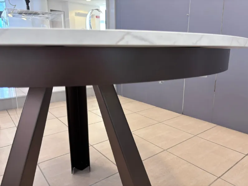 Tavolo in offerta outlet modello Genius di Colico 