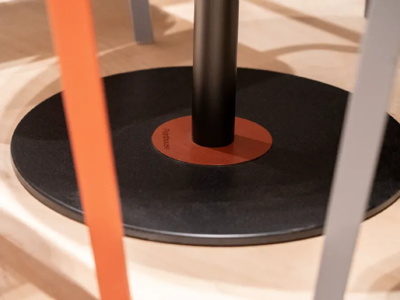 Tavolo in laminato rotondo Ovo tondo Point house a prezzo scontato