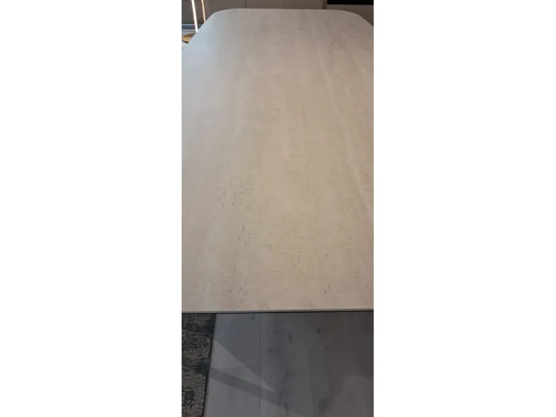 Tavolo in ceramica sagomato Skorpio  Cattelan italia in offerta outlet
