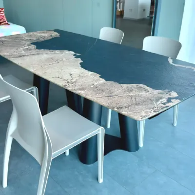 Tavolo in vetro sagomato Singapore Scavolini a prezzo ribassato