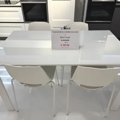 Tavolo rettangolare in laccato Tavolo beta sedie flash di Veneta cucine in Offerta Outlet