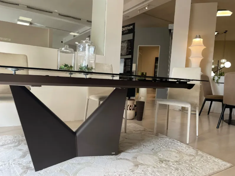 Tavolo sagomato in vetro Tavolo sidney di Scavolini in Offerta Outlet