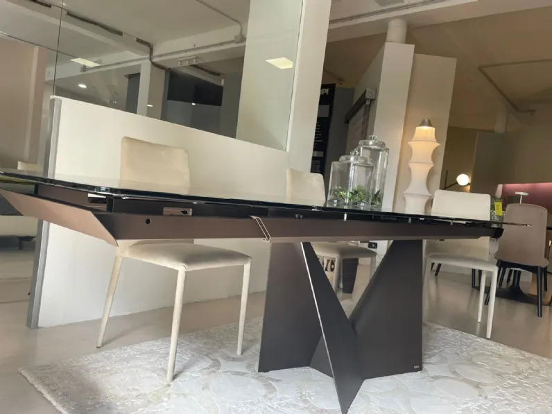 Tavolo sagomato in vetro Tavolo sidney di Scavolini in Offerta Outlet