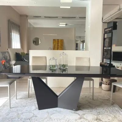 Tavolo sagomato in vetro Tavolo sidney di Scavolini in Offerta Outlet