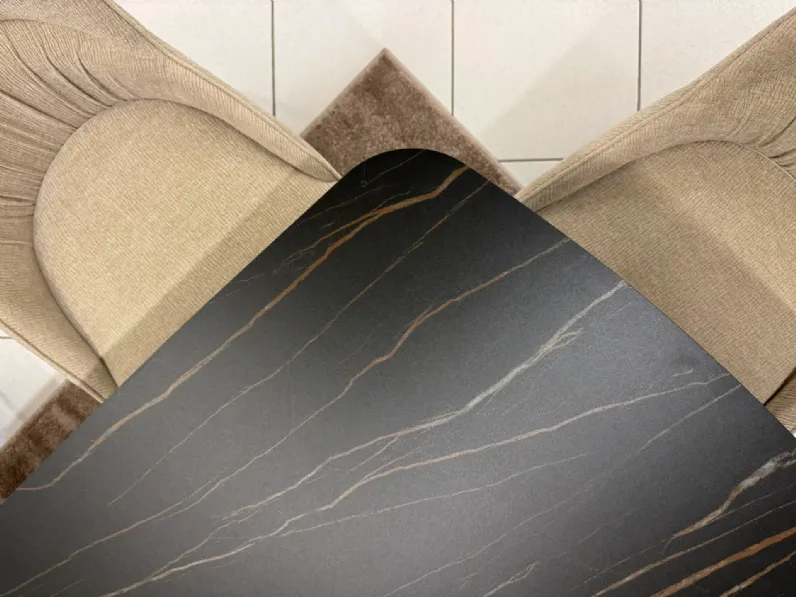 Tavolo Thanos x di Stones scontato del 36%
