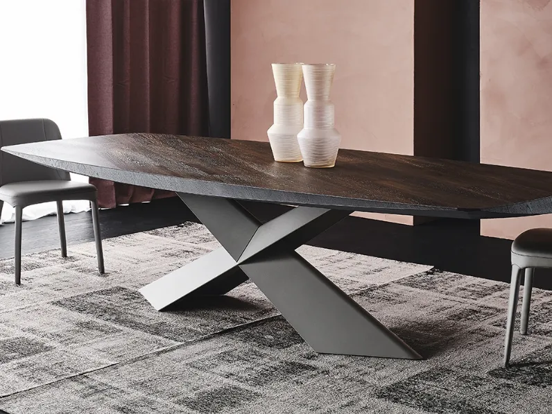 Tavolo Tyron Wood di Cattelan Italia in legno fisso.