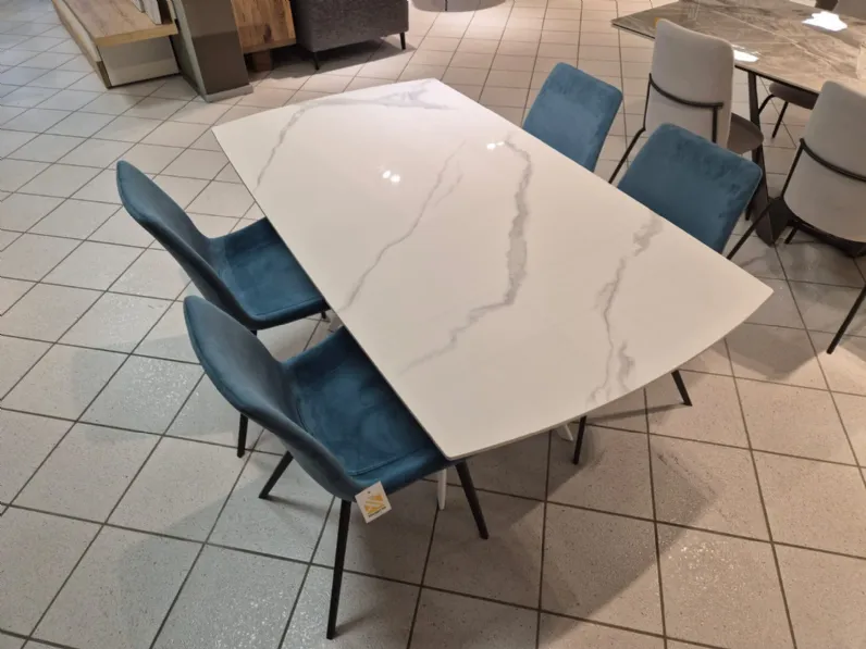 Tavolo in offerta outlet modello Vortice di Target point  approfittane ora!