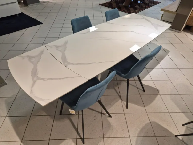 Tavolo in offerta outlet modello Vortice di Target point  approfittane ora!