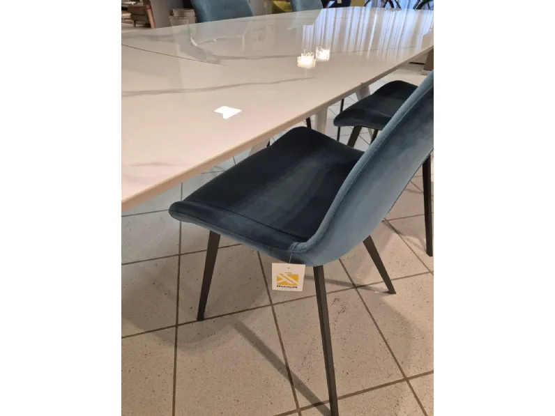 Tavolo in offerta outlet modello Vortice di Target point  approfittane ora!