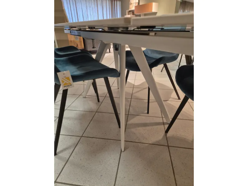 Tavolo in offerta outlet modello Vortice di Target point  approfittane ora!