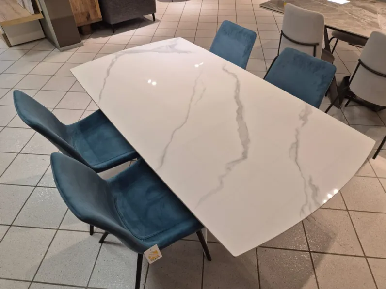 Tavolo in offerta outlet modello Vortice di Target point  approfittane ora!