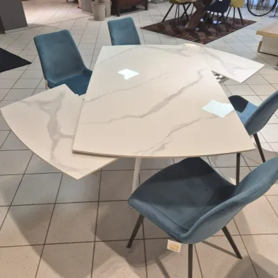 Tavolo in offerta outlet modello Vortice di Target point  approfittane ora!