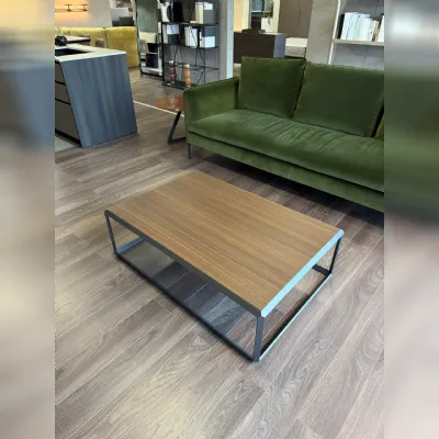 Prezzi ribassati per il tavolino design 45° di Molteni & c