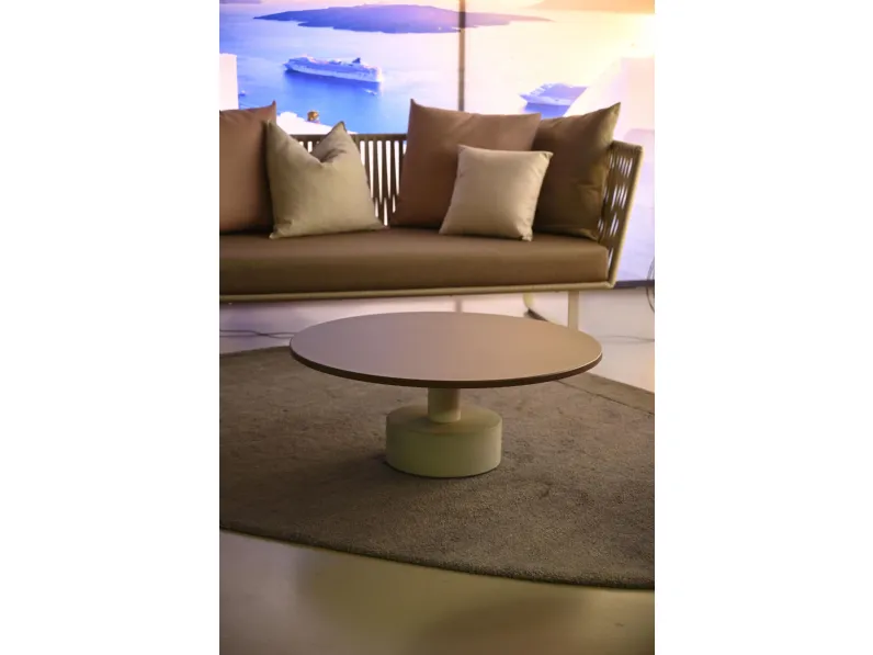 Tavolino design Roll di Kettal a prezzo ribassato