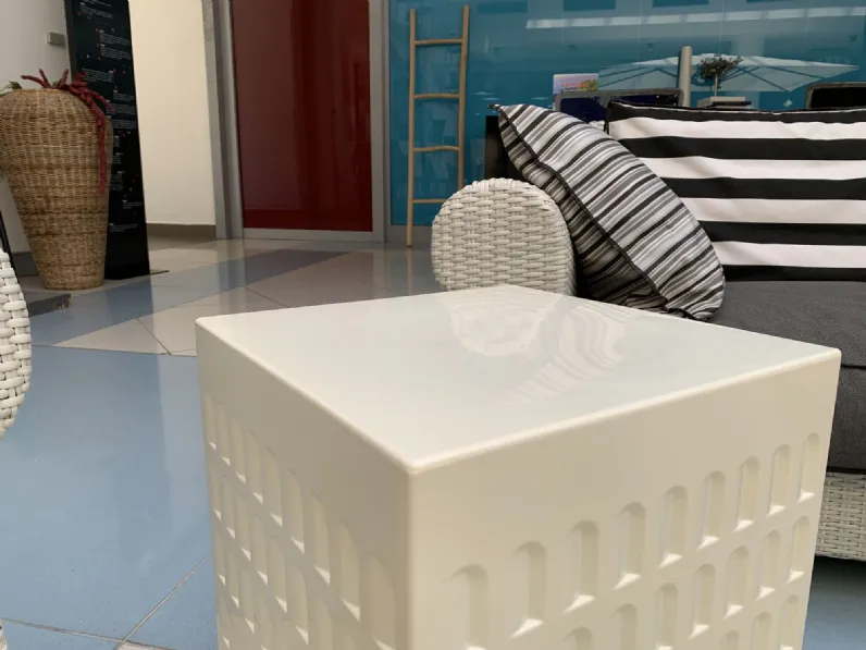 Prezzi ribassati per il tavolino moderno Eur di Kartell 