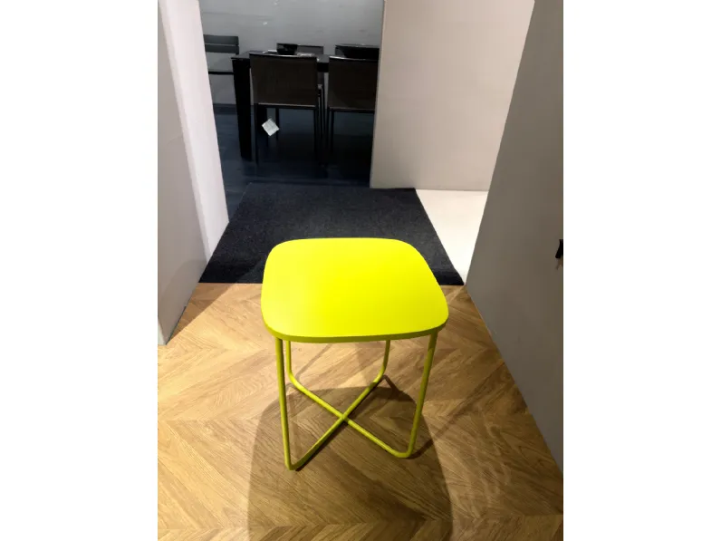 Prezzi ribassati per il tavolino design Sissi di Novamobili