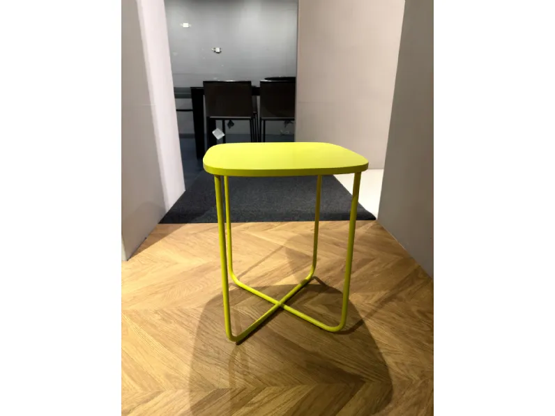 Prezzi ribassati per il tavolino design Sissi di Novamobili