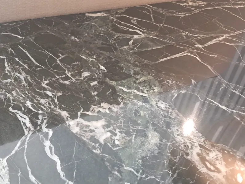 Prezzi ribassati per il tavolino moderno Tray in marmo di Rimadesio