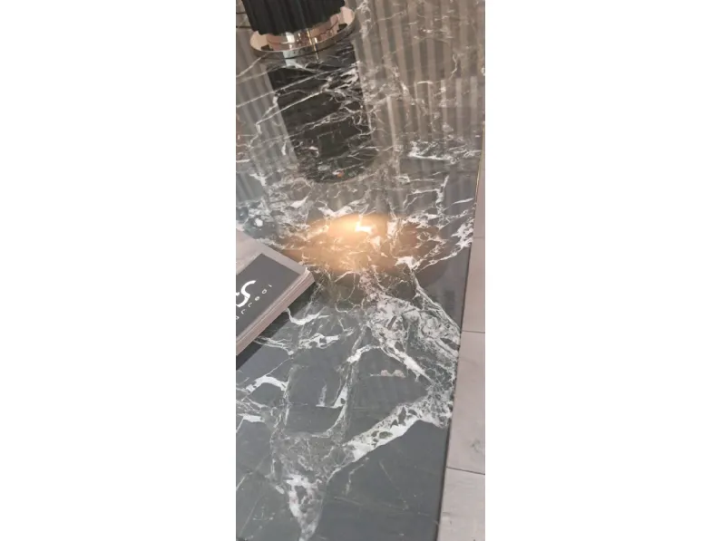 Prezzi ribassati per il tavolino moderno Tray in marmo di Rimadesio