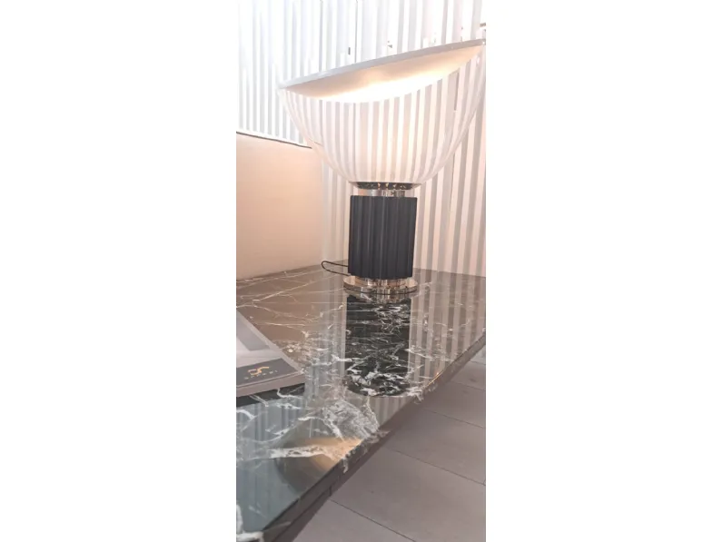 Prezzi ribassati per il tavolino moderno Tray in marmo di Rimadesio