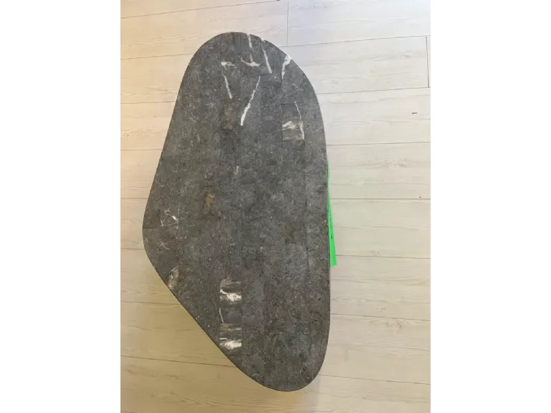 Tavolino modello Trapezio di Stones a prezzo scontato