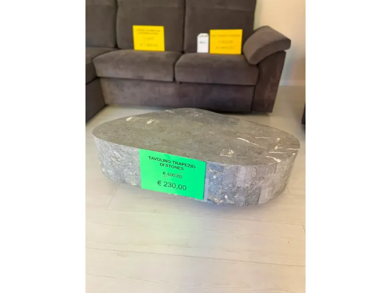 Tavolino modello Trapezio di Stones a prezzo scontato
