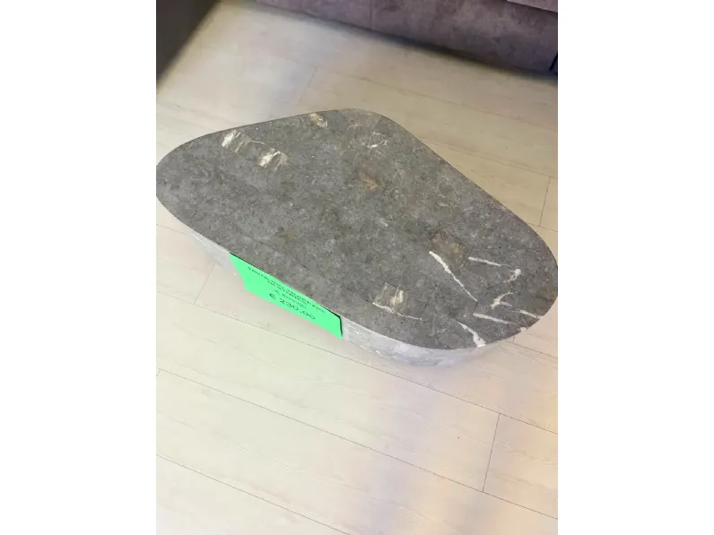 Tavolino modello Trapezio di Stones a prezzo scontato