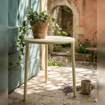 Tavolino air table triangolare magis della firma Magis a prezzi convenienti - 70%