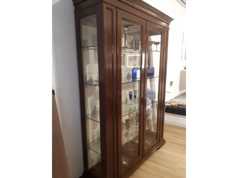 Vetrina Prestige in noce massiccio, 2 ante, stile classico. Prezzi vantaggiosi!