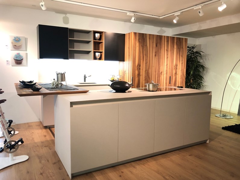 Cucina Antis Design Altri Colori Con Penisola Euromobil